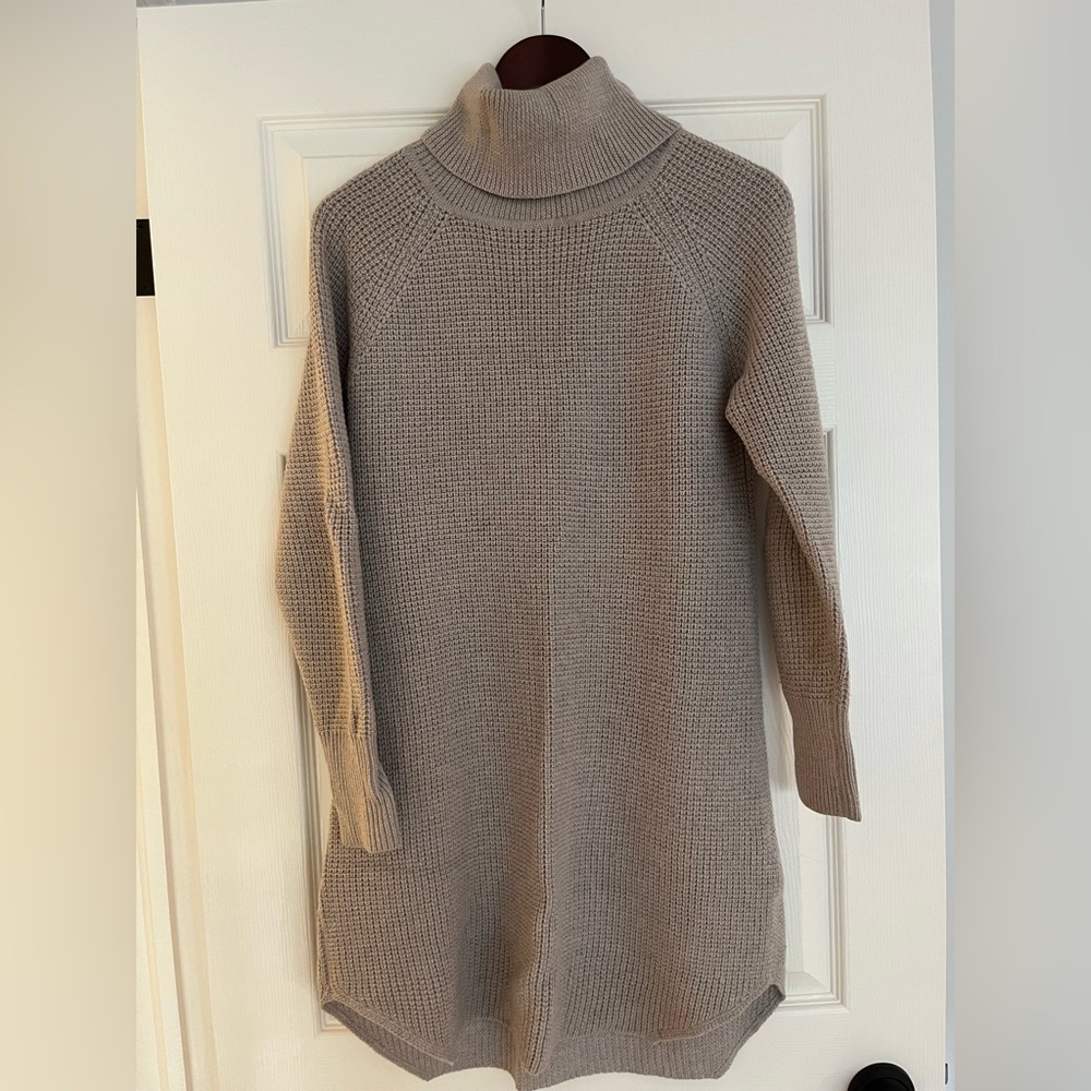 Wilfred/Aritzia sweater